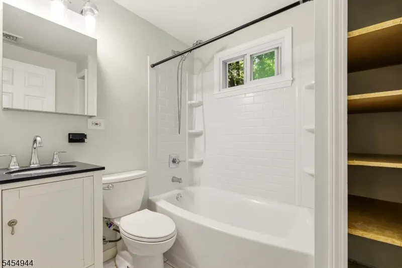51 Memory Ln Denville, NJ 07834