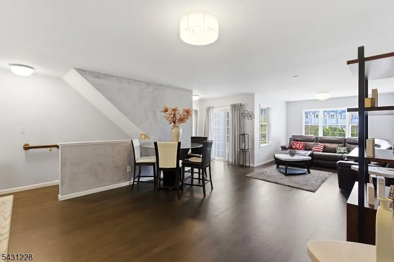 7 Harbor Front Ct. Unit C7 #C7 Unit C7 Elizabeth City, NJ 07206