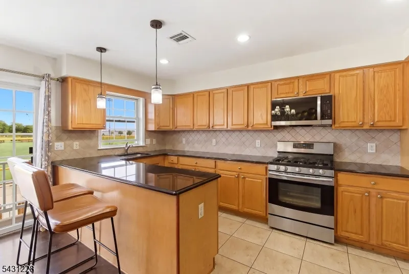 7 Harbor Front Ct. Unit C7 #C7 Unit C7 Elizabeth City, NJ 07206