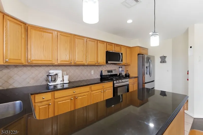 7 Harbor Front Ct. Unit C7 #C7 Unit C7 Elizabeth City, NJ 07206