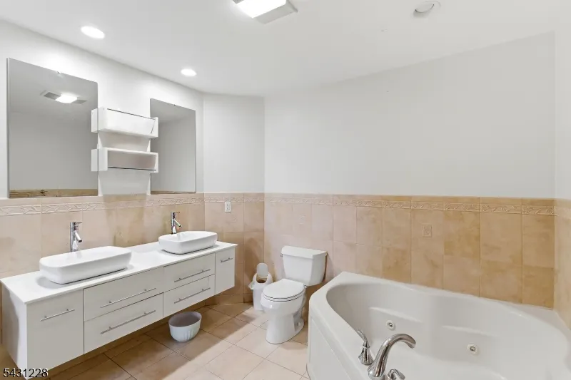 7 Harbor Front Ct. Unit C7 #C7 Unit C7 Elizabeth City, NJ 07206