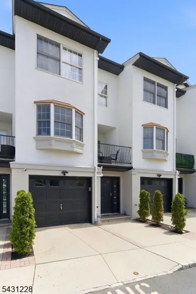 7 Harbor Front Ct. Unit C7 #C7 Unit C7 Elizabeth City, NJ 07206