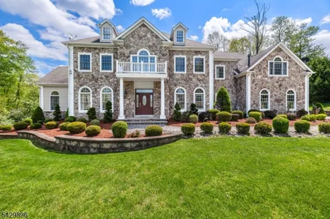 8 Peach Tree Ln