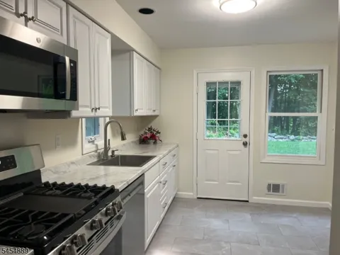 150 Saddleback Ct