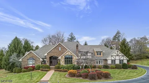 3 Crownview Ln