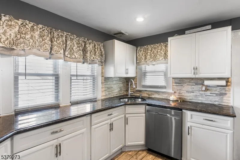 1648 Dill Ave Linden City, NJ 07036
