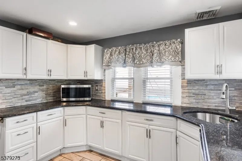 1648 Dill Ave Linden City, NJ 07036