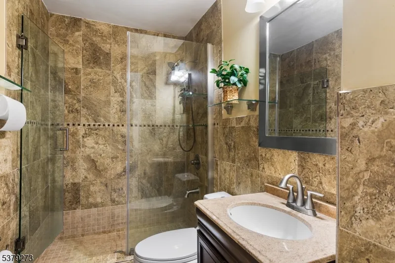 1648 Dill Ave Linden City, NJ 07036
