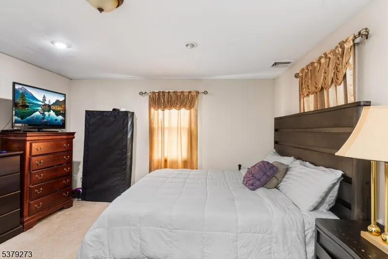 1648 Dill Ave Linden City, NJ 07036