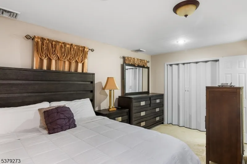 1648 Dill Ave Linden City, NJ 07036