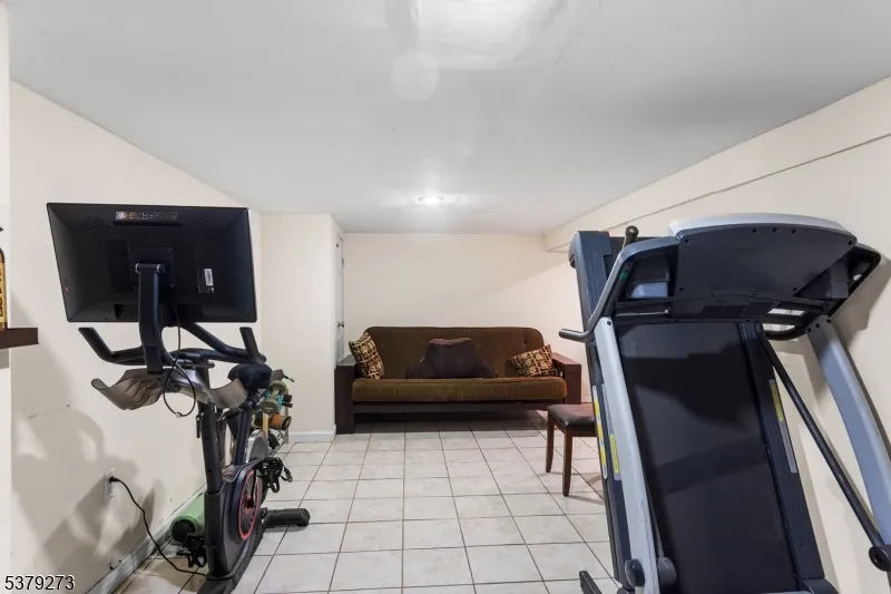 1648 Dill Ave Linden City, NJ 07036