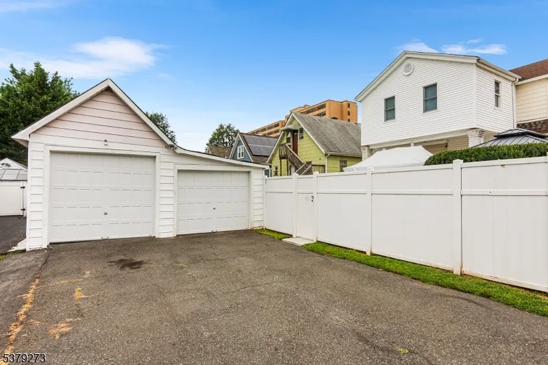 1648 Dill Ave Linden City, NJ 07036