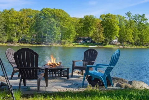 931 Plymouth Lake Dr