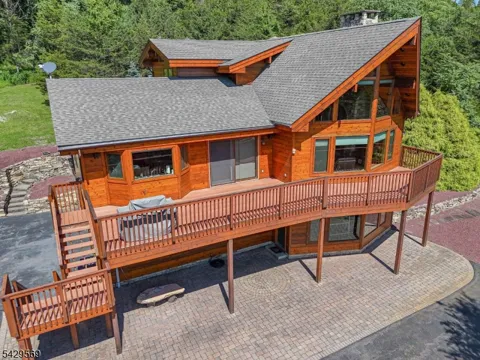 8 Highlands Ln