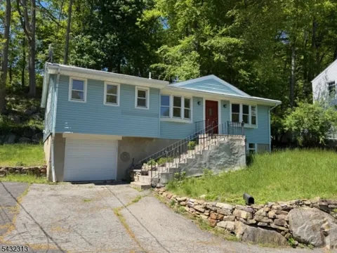 36 Mountain Ave