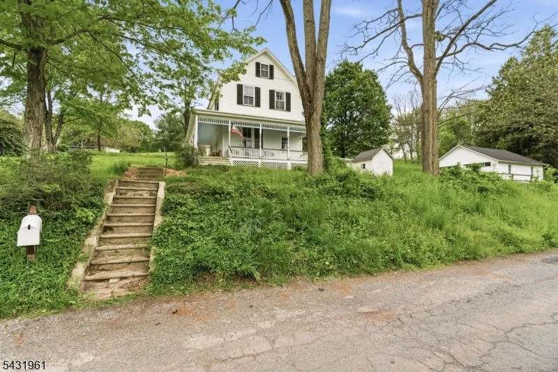 206 Race St Alexandria, NJ 08867