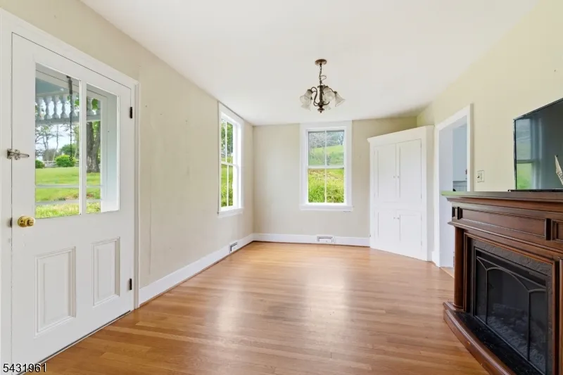 206 Race St Alexandria, NJ 08867