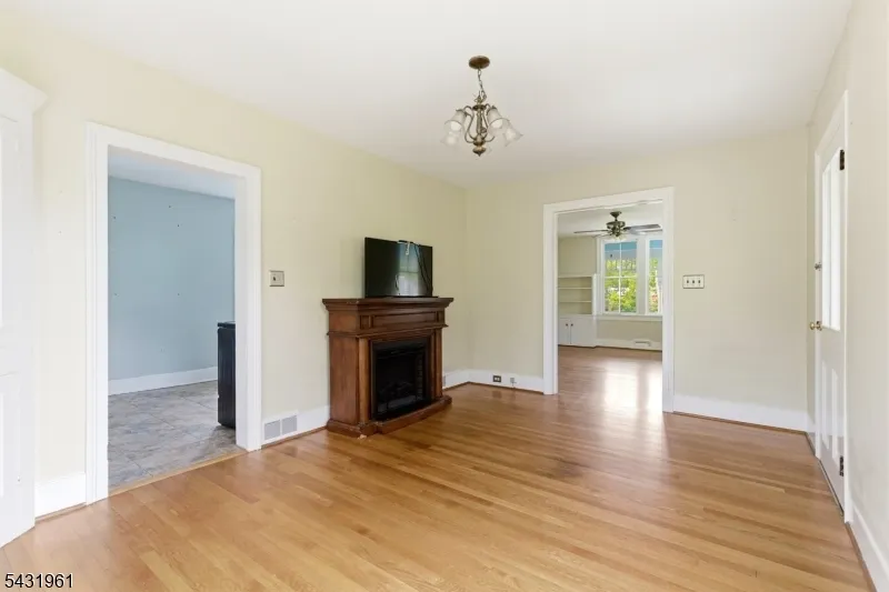 206 Race St Alexandria, NJ 08867