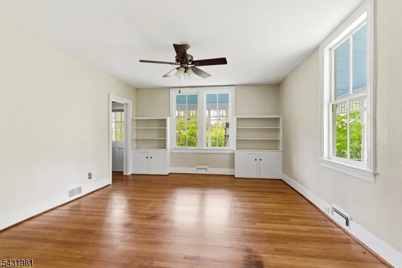 206 Race St Alexandria, NJ 08867