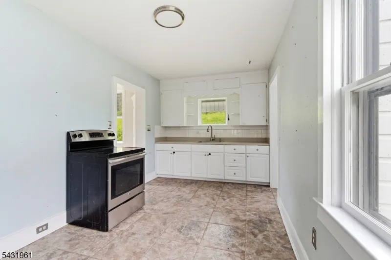 206 Race St Alexandria, NJ 08867