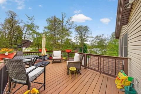 1052 Lakeside Dr East