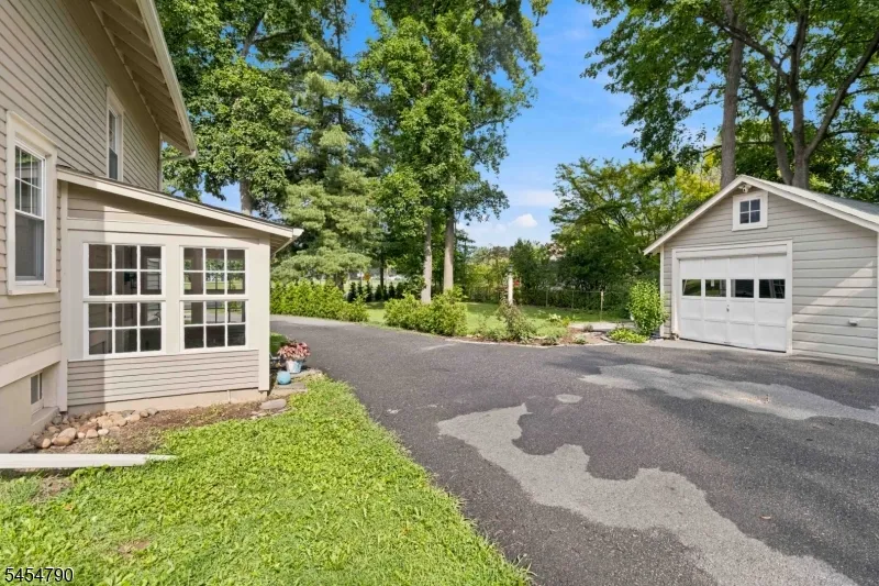 25 Rosedale Ave Morris Plains, NJ 07950