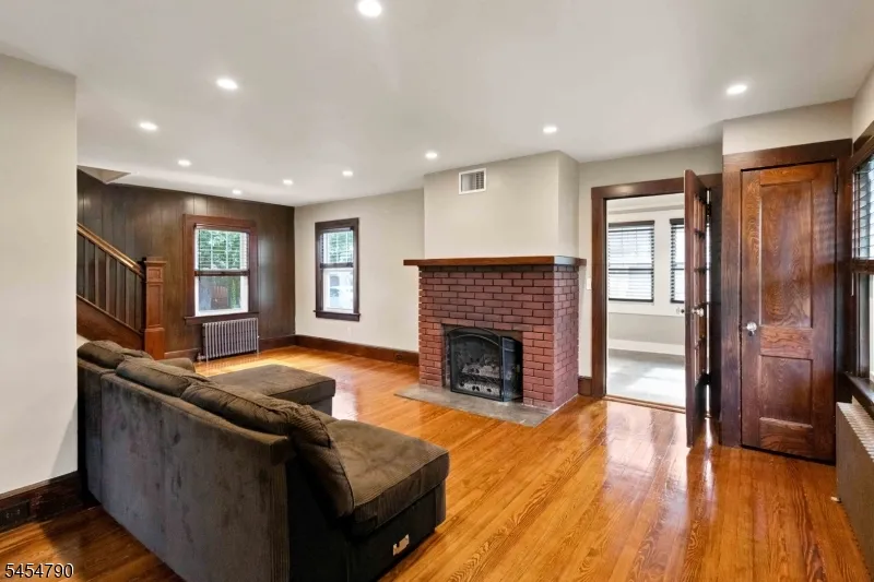 25 Rosedale Ave Morris Plains, NJ 07950