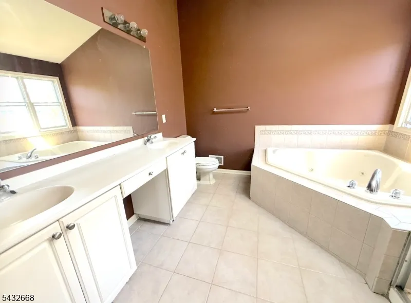 5 Magnolia Ln Cedar Grove, NJ 07009