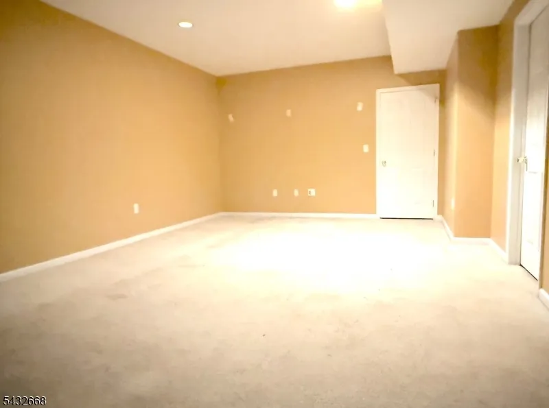 5 Magnolia Ln Cedar Grove, NJ 07009