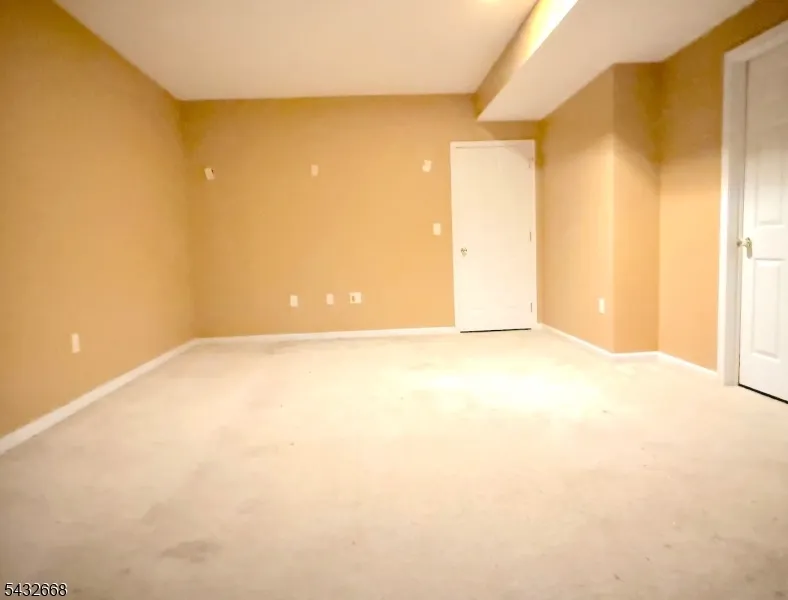 5 Magnolia Ln Cedar Grove, NJ 07009