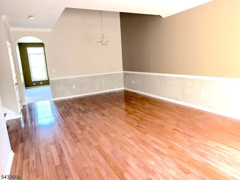5 Magnolia Ln Cedar Grove, NJ 07009