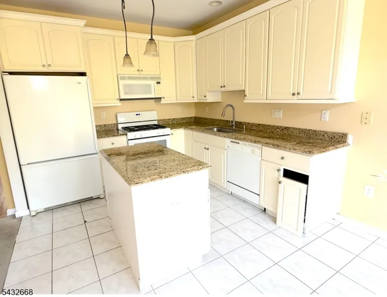 5 Magnolia Ln Cedar Grove, NJ 07009