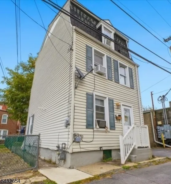 11 Cedar Aly Phillipsburg Town, NJ 08865