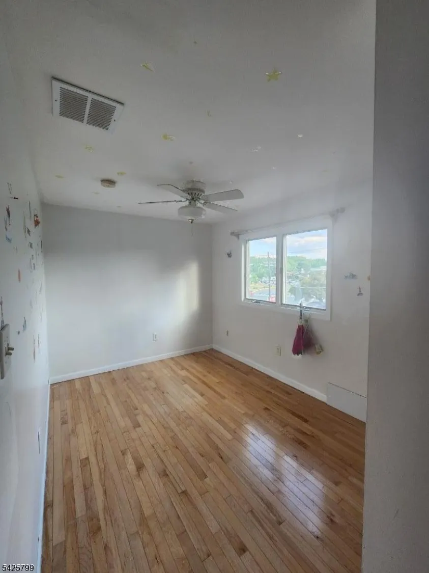 706 Keep St Linden City, NJ 07036