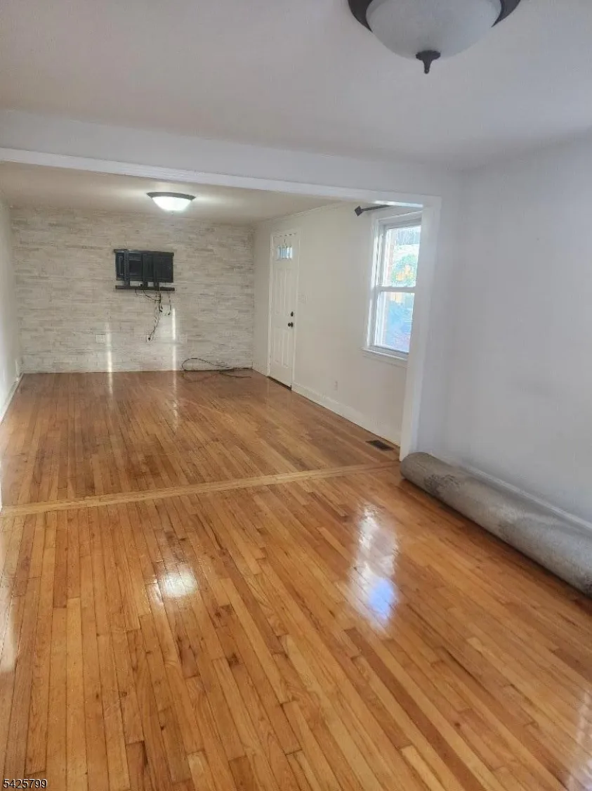 706 Keep St Linden City, NJ 07036
