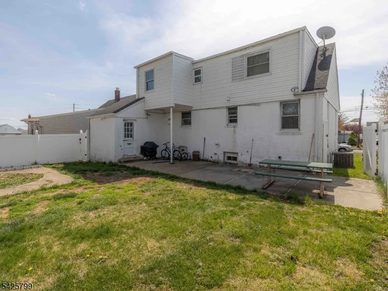 706 Keep St Linden City, NJ 07036