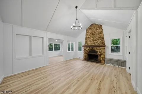 330 Springbrook Trl