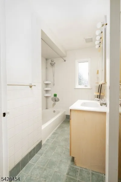 441 Blanchard Ter Hackensack City, NJ 07601
