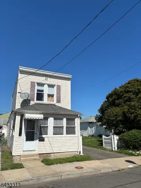 927 Meacham Ave