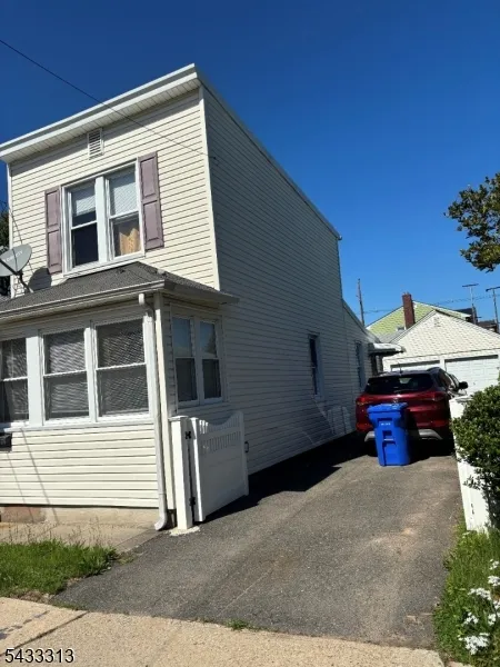 927 Meacham Ave Linden City, NJ 07036