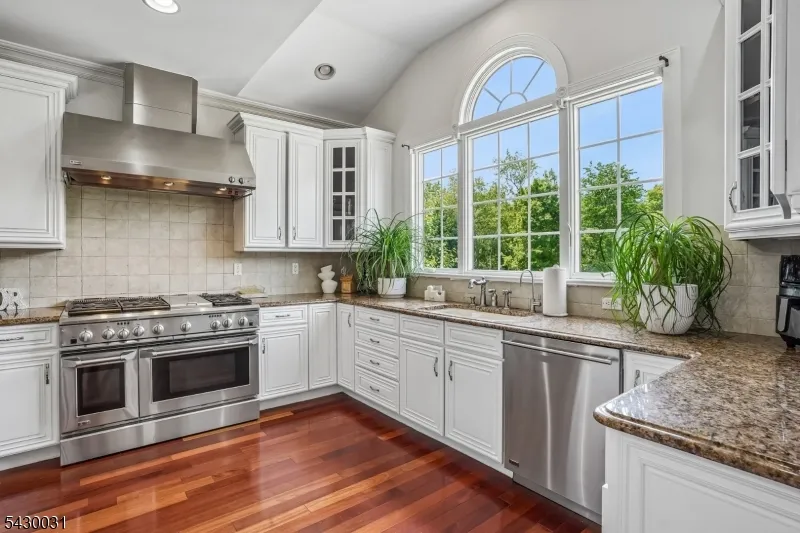 23 Balmoral Dr Alexandria, NJ 08867