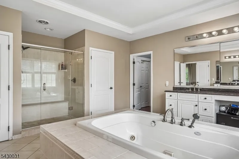 23 Balmoral Dr Alexandria, NJ 08867