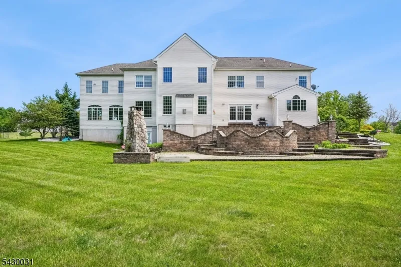 23 Balmoral Dr Alexandria, NJ 08867