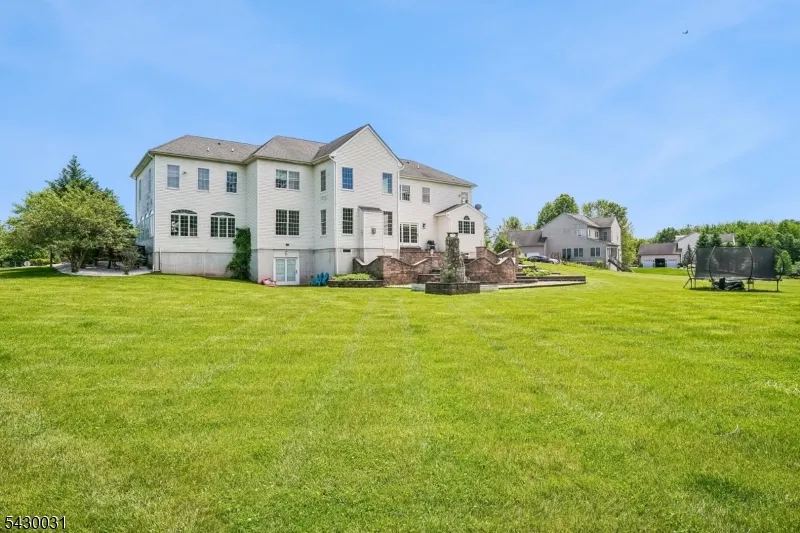 23 Balmoral Dr Alexandria, NJ 08867