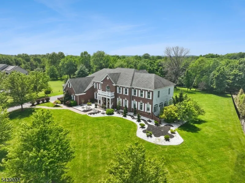 23 Balmoral Dr Alexandria, NJ 08867