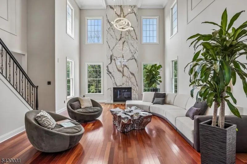 23 Balmoral Dr Alexandria, NJ 08867
