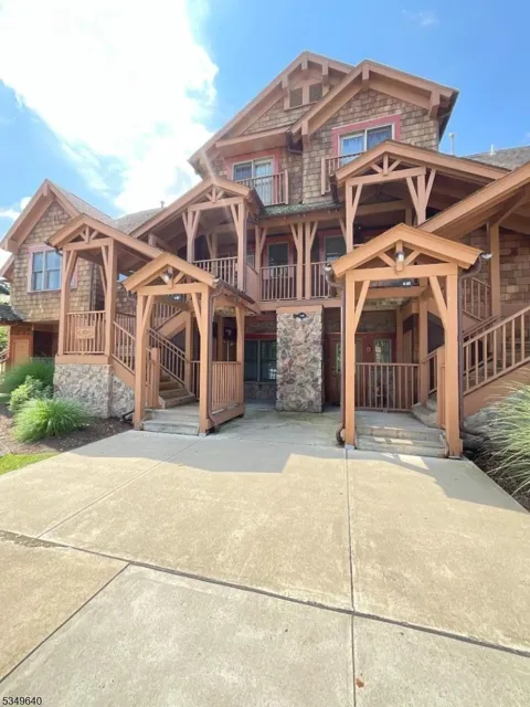 4 Maple Cres Unit 22