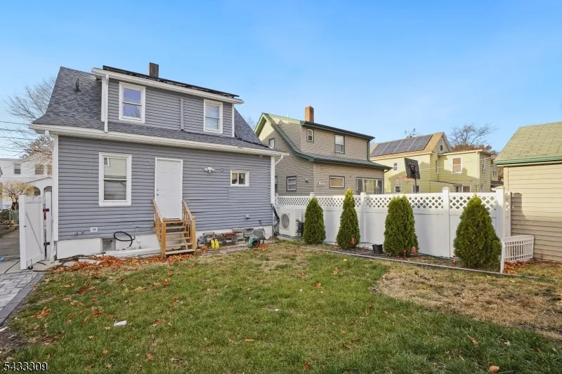 33 Sisco Pl Clifton City, NJ 07011
