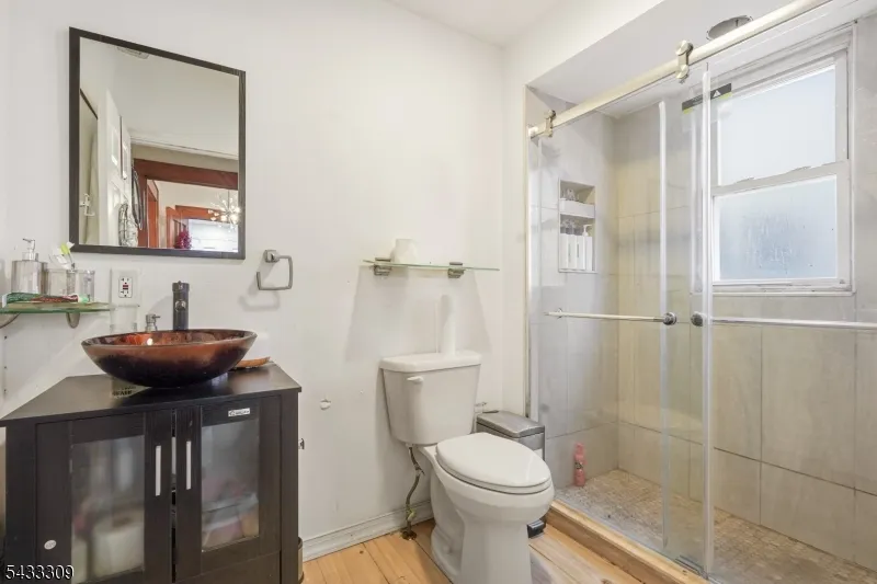 33 Sisco Pl Clifton City, NJ 07011