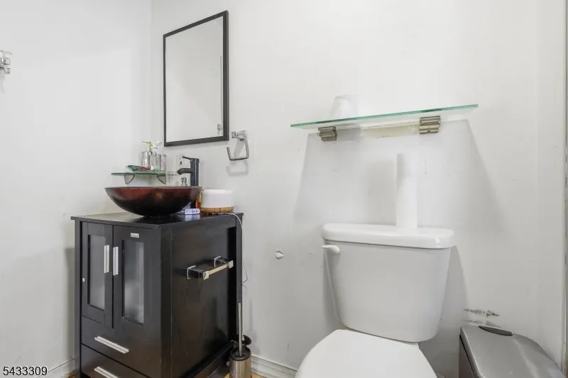 33 Sisco Pl Clifton City, NJ 07011